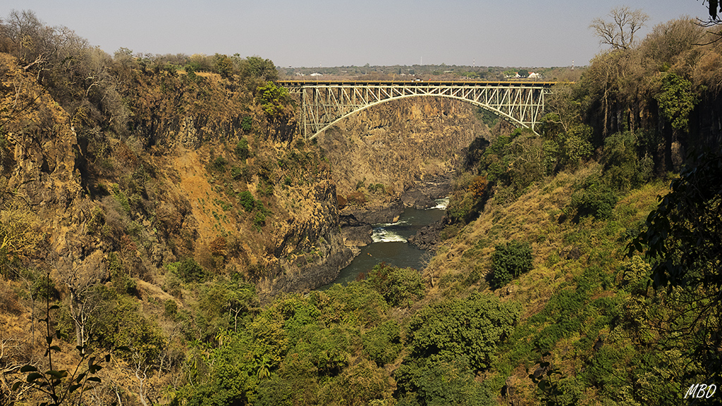 Por ese puente cruzaremos a Zimbabue después