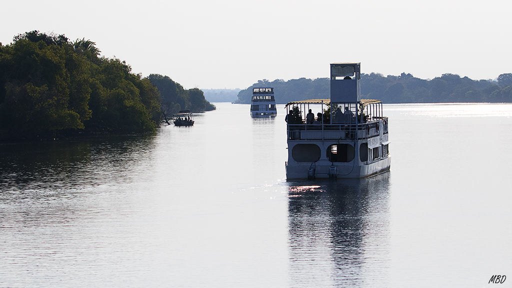 El río Zambeze se va poblando de barcos